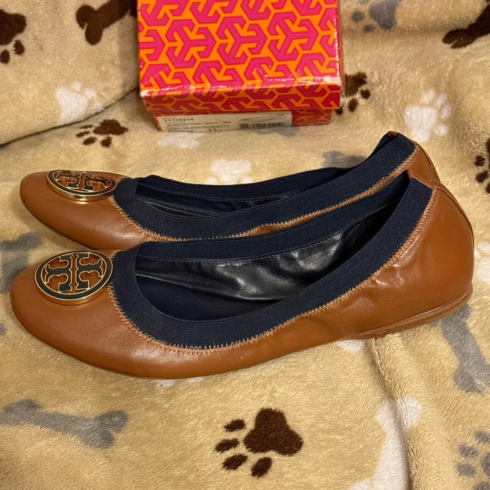 Tory Burch Women's Tan Leather Flats - Picture 3 of 7